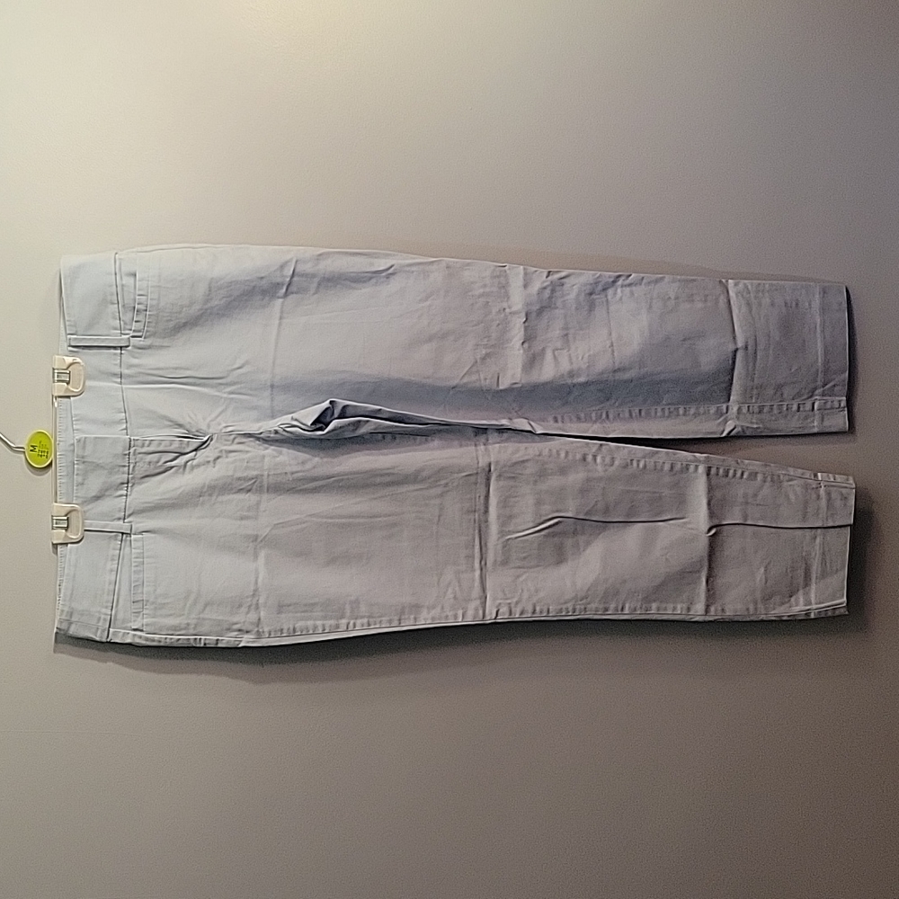 Woman's Ankle Pant